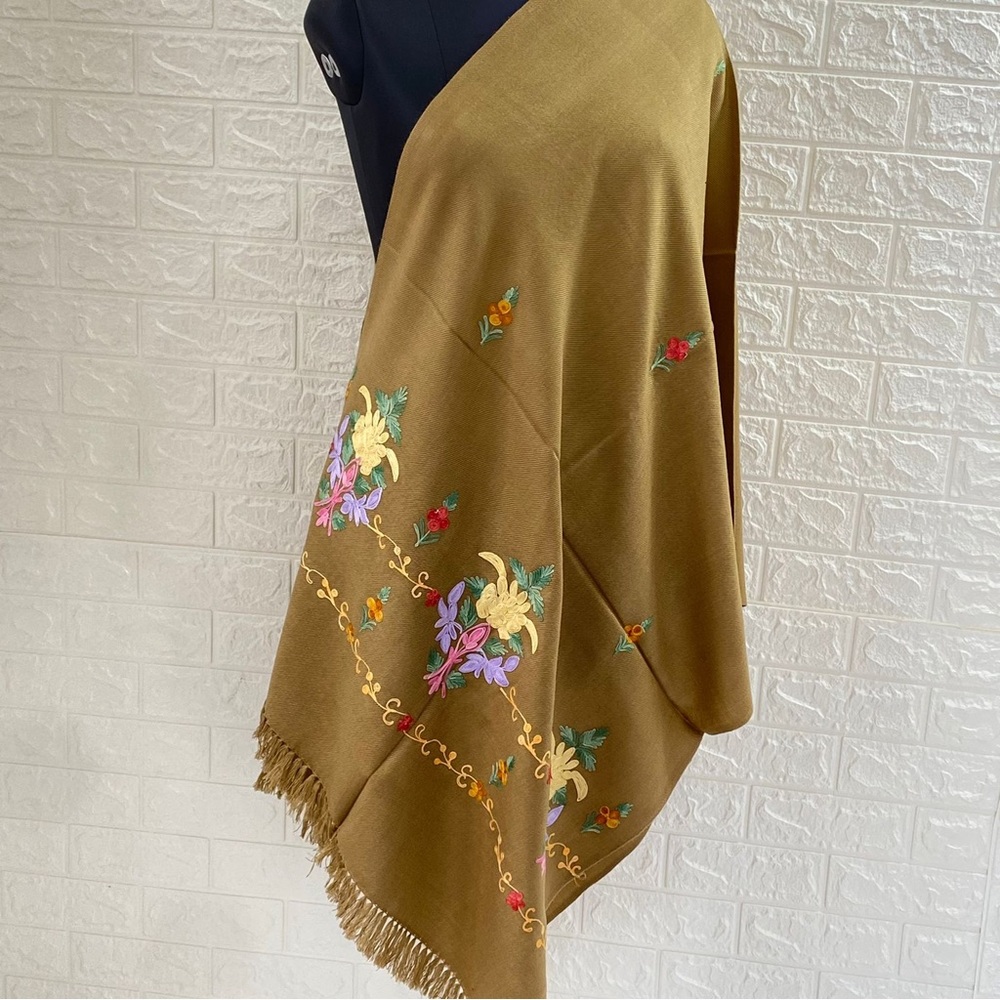 Pure Woolen Sozni embroidery shawls/ stoles